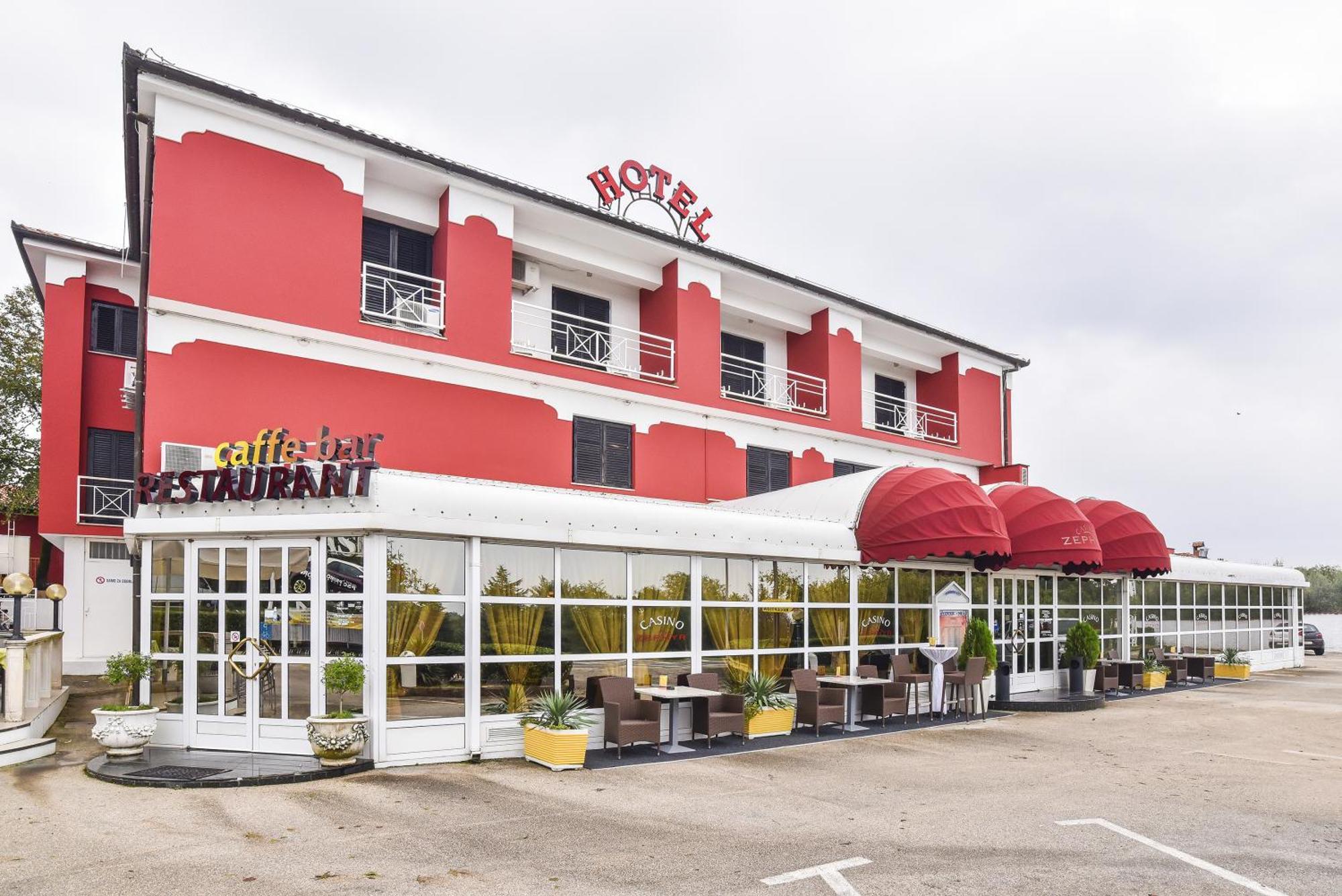 Hotel Zephyr - Plovanija Buje Exterior foto